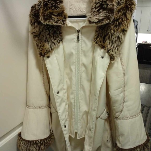 Ladies Marcona Coat with Fur Trim - Picture 4 of 9